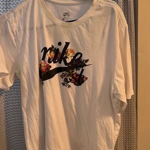 nike sb shirt size large